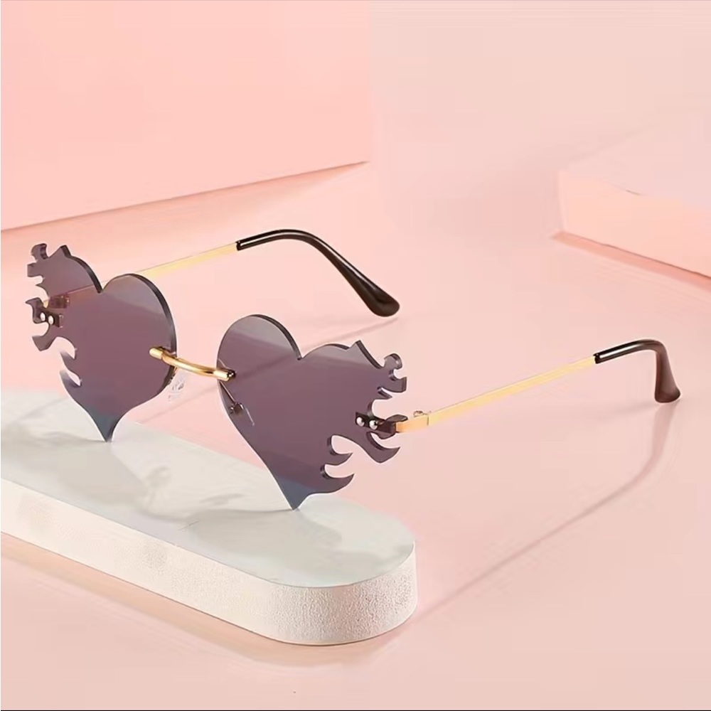 Heart Flame 90s Sunglasses